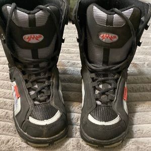 Kids size 5 snowboarding boots